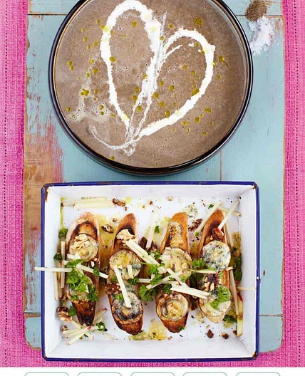 MUSHROOM SOUP STILTON, APPLE & WALNUT CROÛTES