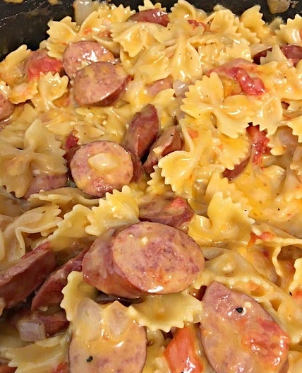 One Pot Smoked Cheddar and Sausage Pasta