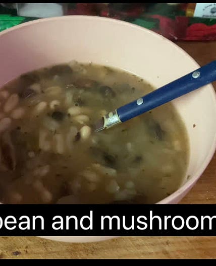 White bean and mushroom soup 