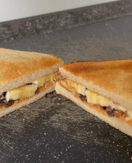 Peanutbutter chocolate banana sandwich