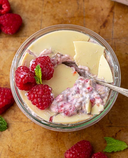 White chocolate raspberry overnight oats