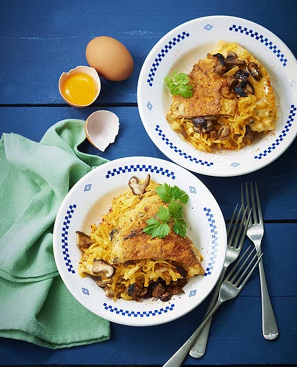 Omelette au bleu, nouilles et champignons