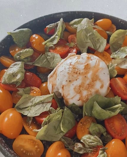 Buffel mozzarella tomato salad