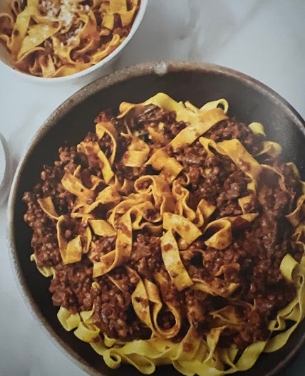 Ragù ultime cuit sur une plaque