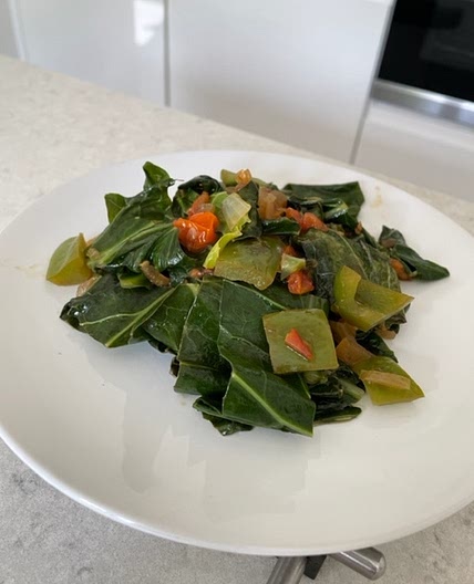 Spinach relish with green pepper, onion and oil