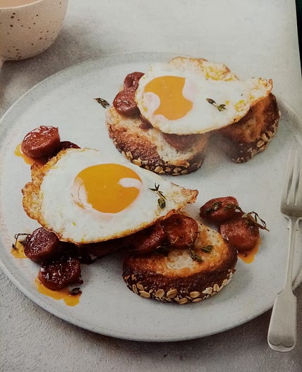Chorizo fried eggs on toasted soda bread