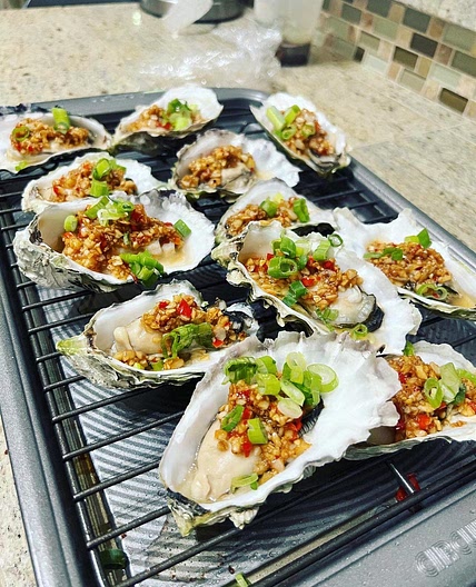 Chinese Street Food- Oysters with Garlic Sauce  | 烤生蚝