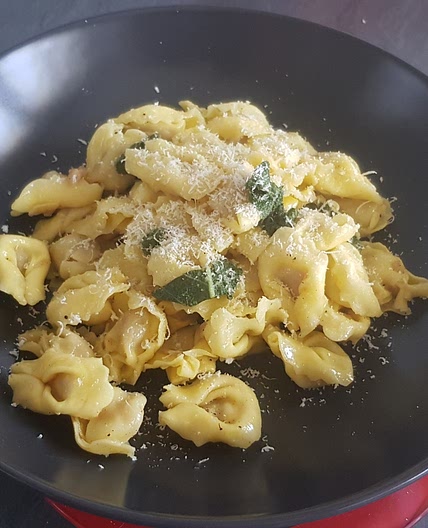Tortellini mit Salbeisauce