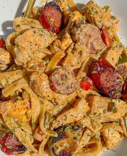 🔥CAJUN CHICKEN AND SAUSAGE ALFREDO🔥