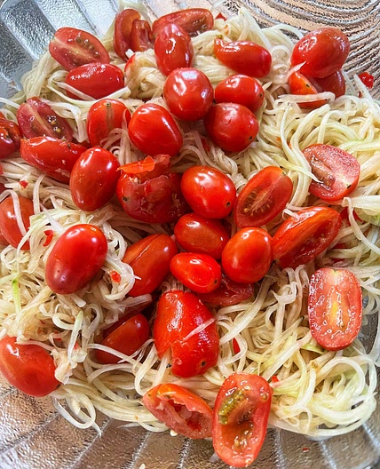 Papaya Salad — Angiela Eats 