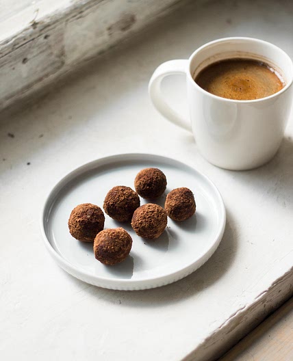 Chocolate Coconut Energy Balls