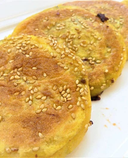 Pumpkin Cake with Red Bean Paste | 南瓜饼
