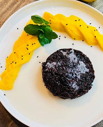 Thai Mango with Black Sticky Rice | 糯米芒果甜品