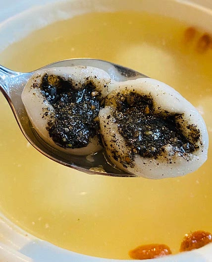 Black Sesame Stuffed Rice Dumplings | 黑芝麻汤圆