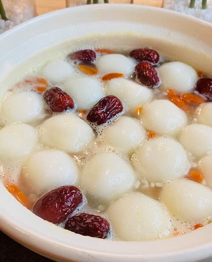 Sticky Rice Balls with Chinese Rice Wine | 枸杞汤圆