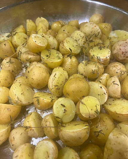 fresh baked potatoes with rosemary🥔