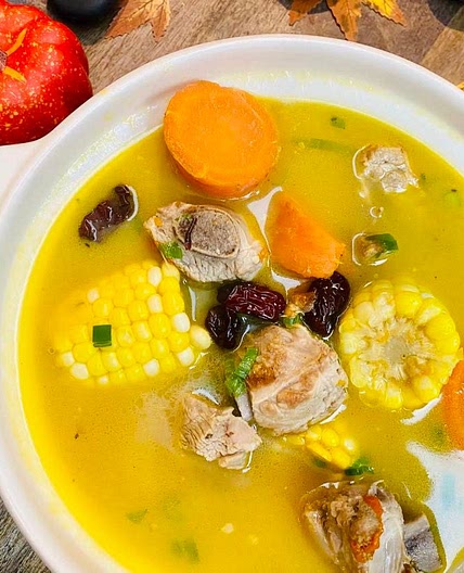 Pork Spare Rib Soup with Corn and Carrot | 排骨蔬菜汤