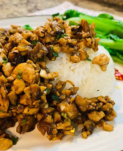Diced Chicken With Shitake Mushroom Toppings