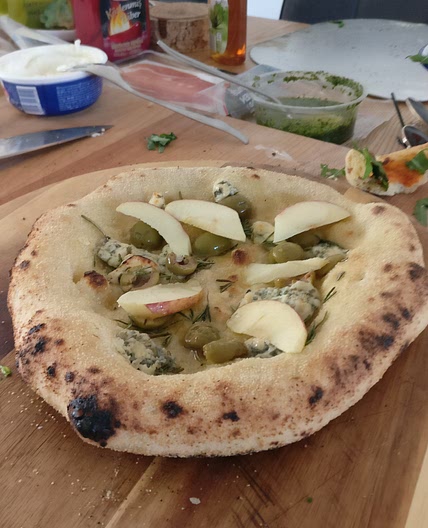 Pizza bianco gorgonzola dolce