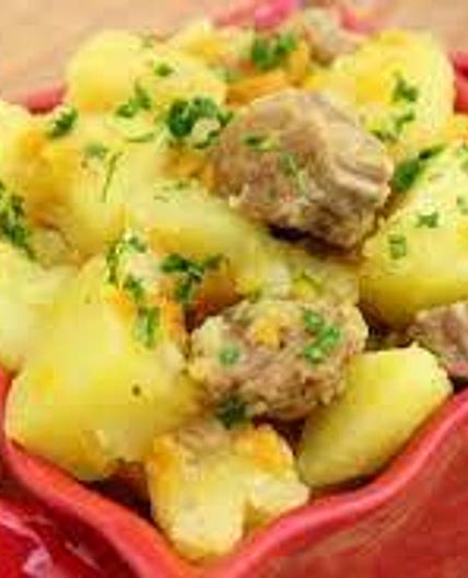 Dutch Oven Potatoes (Тушёная Картошка)