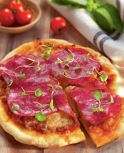 Pizza de boloñesa y salami
