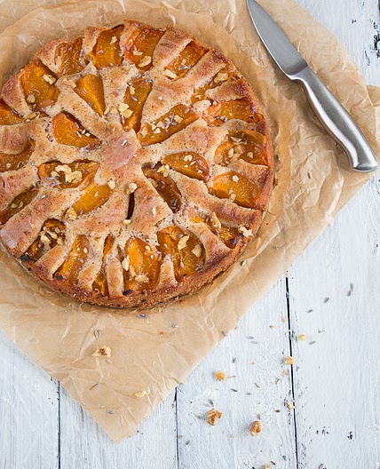 Aprikosen-Lavendel-Kuchen mit Walnüssen nach Ottolenghi