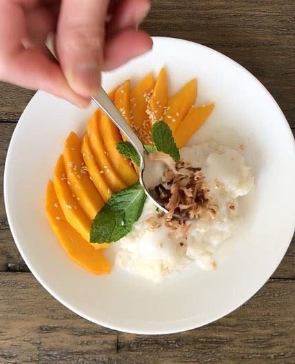Coconut Sticky Rice with Mango 