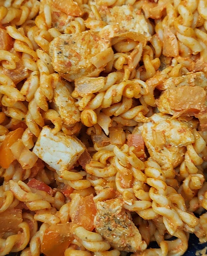 Pasta met kip en paprikaroom