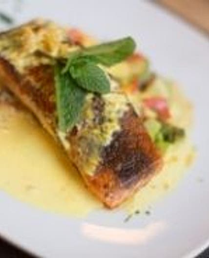Salmon in green almond sauce
