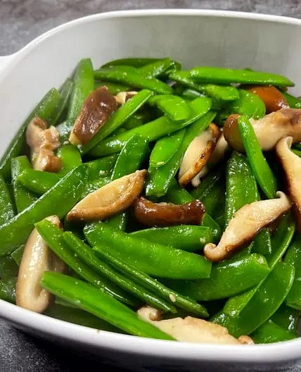 Sauteed mushrooms and snow peas with rice