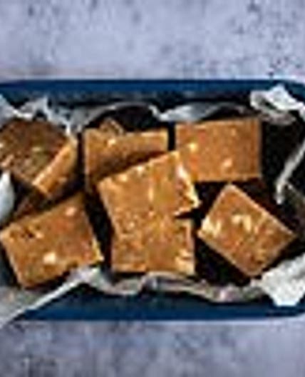 Milk toffee (kiri aluwa)
