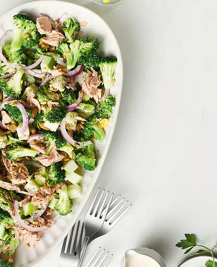 Recette de salade de brocoli croquant au thon | Coup de Pouce
