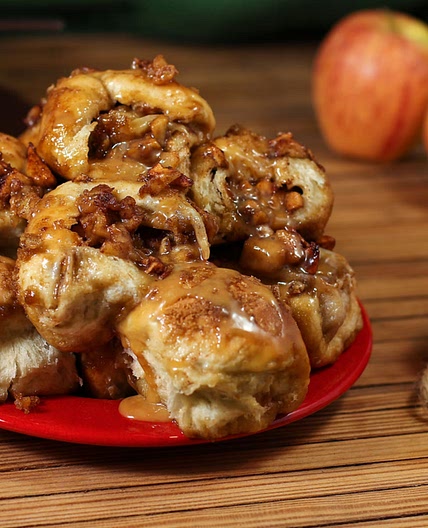 Crazy Caramel Apple Pie Bombs Are So Good, It May Become Your New Favorite Dessert