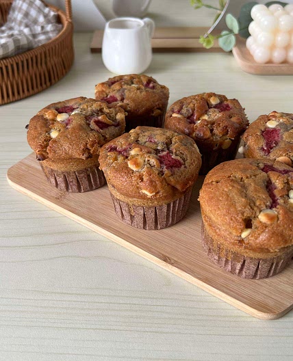 White chocolate and raspberry muffins