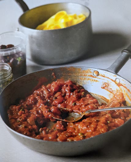 Tinned-tomato pasta