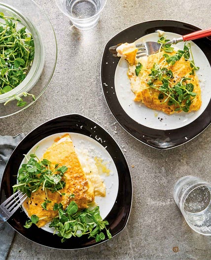 Omelet with whipped ricotta for two