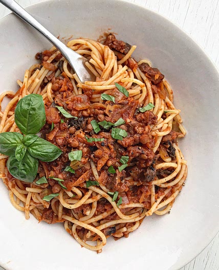 Lentil-Walnut Spaghetti Bolognese (Vegan)