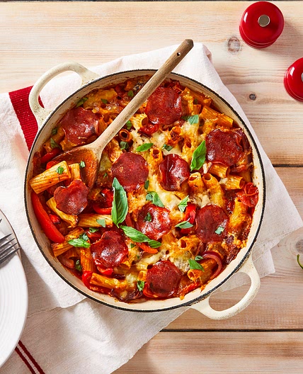 Cheesy pepperoni pasta bake 