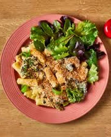 Cheesy broccoli pasta bake