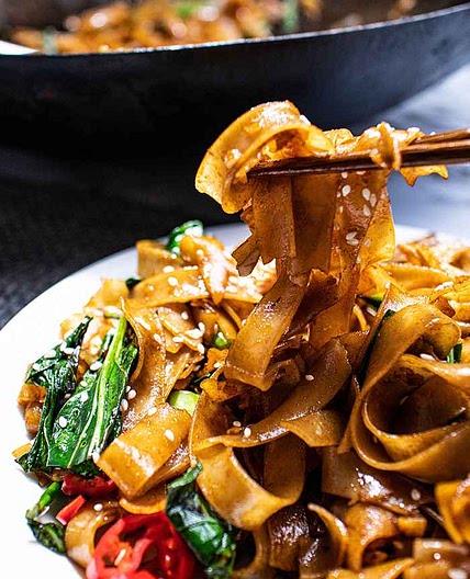 Vegan Pad See Ew (Thai Stir-Fry Rice Noodles)