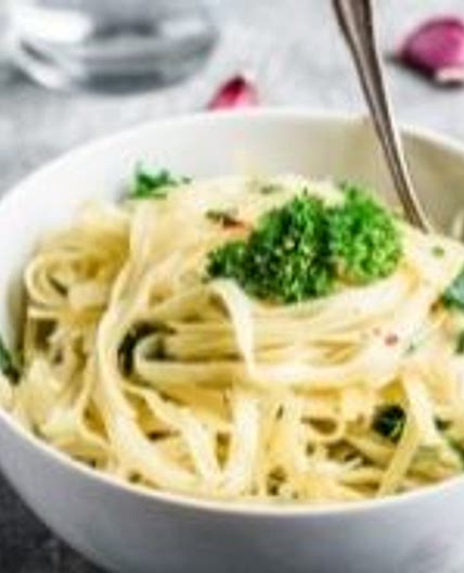 Noodle with garlic and olive oil