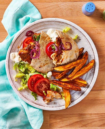 Peri peri chicken pitta with sweet potato wedges 