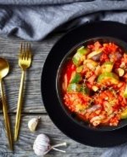 Zucchini with tomato sauce
