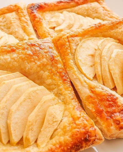If everyone identify this recipe, APPLES will become scarce! Quick and Easy Apple Turnover Recipe!