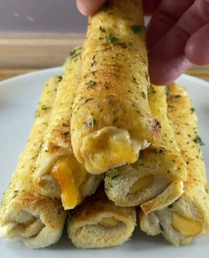 Cheese and Garlic Strings 