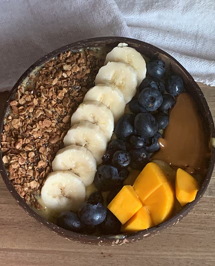 Filling Mango Smoothie Bowl