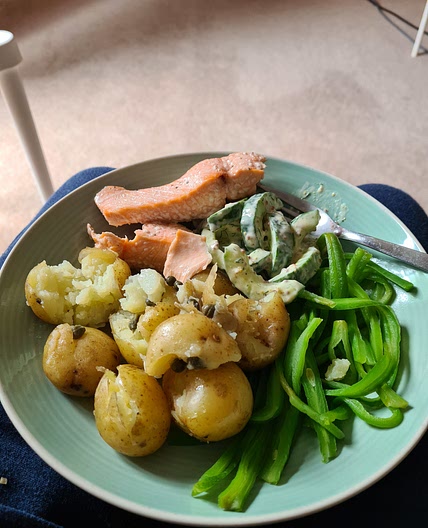 Salmon with dill cucumber yogurt sauce