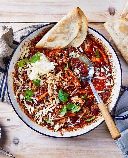 Shredded chicken chilli with warm tortillas