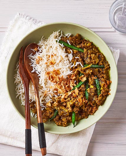 Indonesian-style meat-free mince curry with green beans