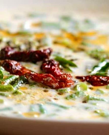 Foul Akhdar Bil Laban ﻿(Green Broad Beans with Yogurt Sauce)